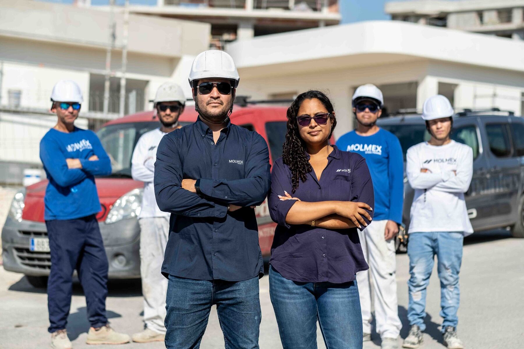 Equipo directivo de empresa de construcción en obra
