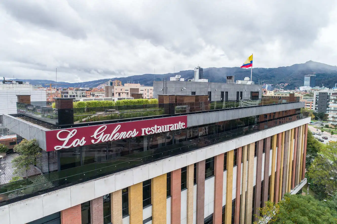 Los Galenos restaurante — aerial branding